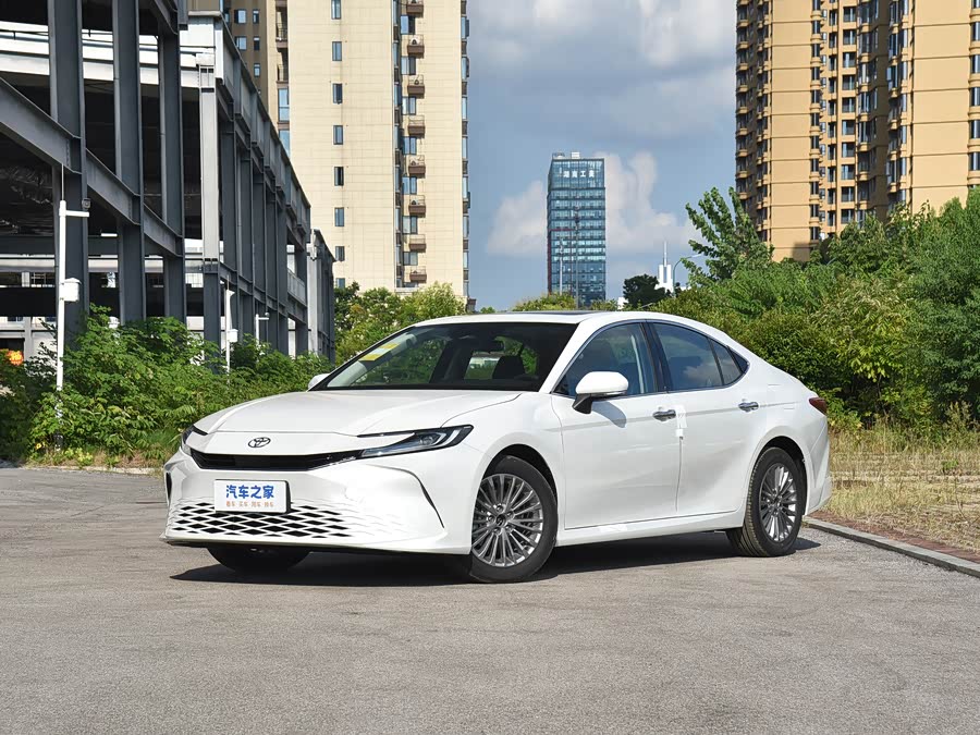 Фото 1 - Toyota Camry