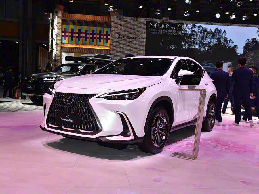 Фото 1 - Lexus NX