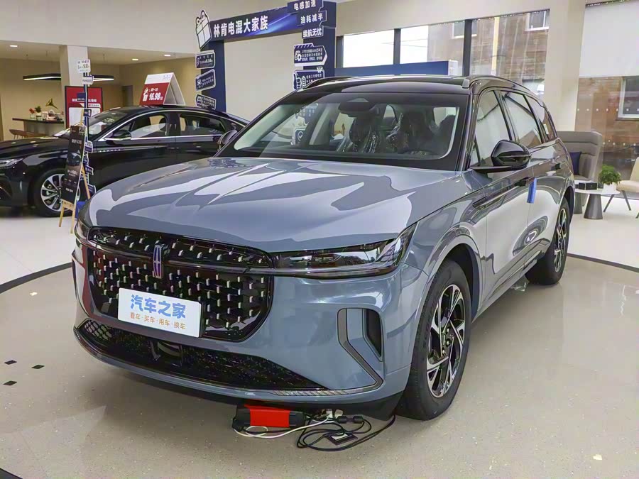 Фото 1 - Lincoln Nautilus