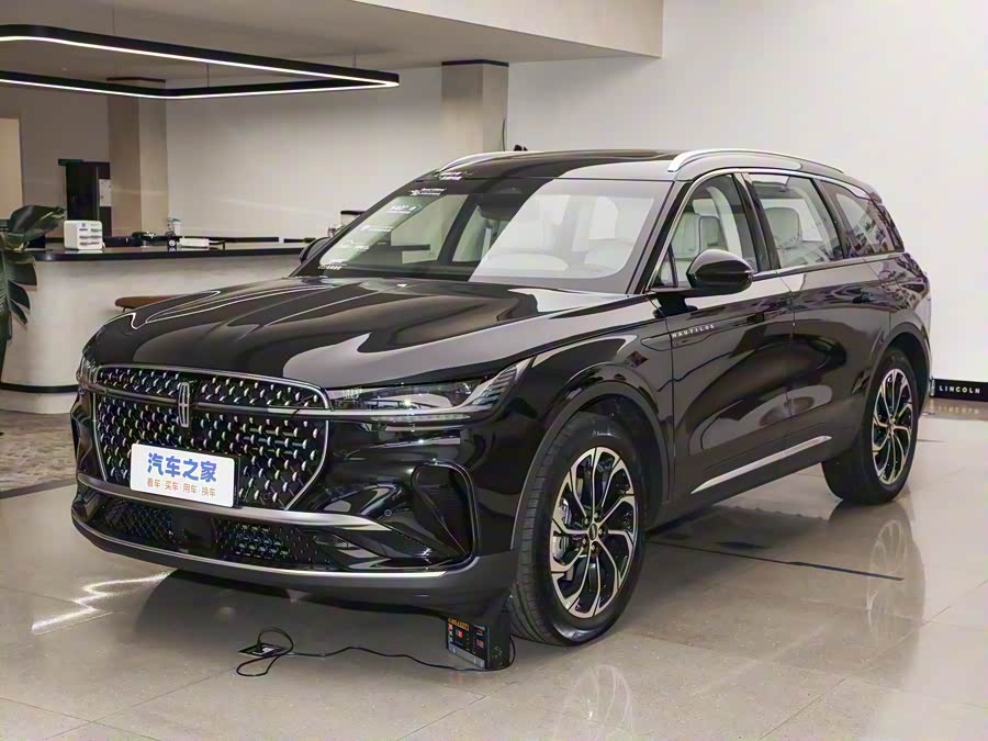 Фото 1 - Lincoln Nautilus