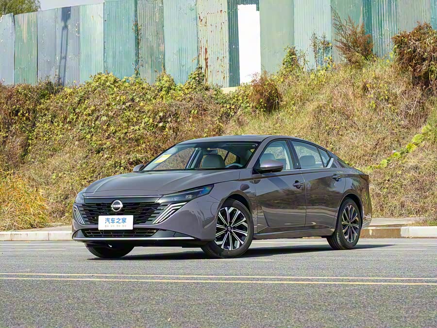 Фото 1 - Nissan Teana