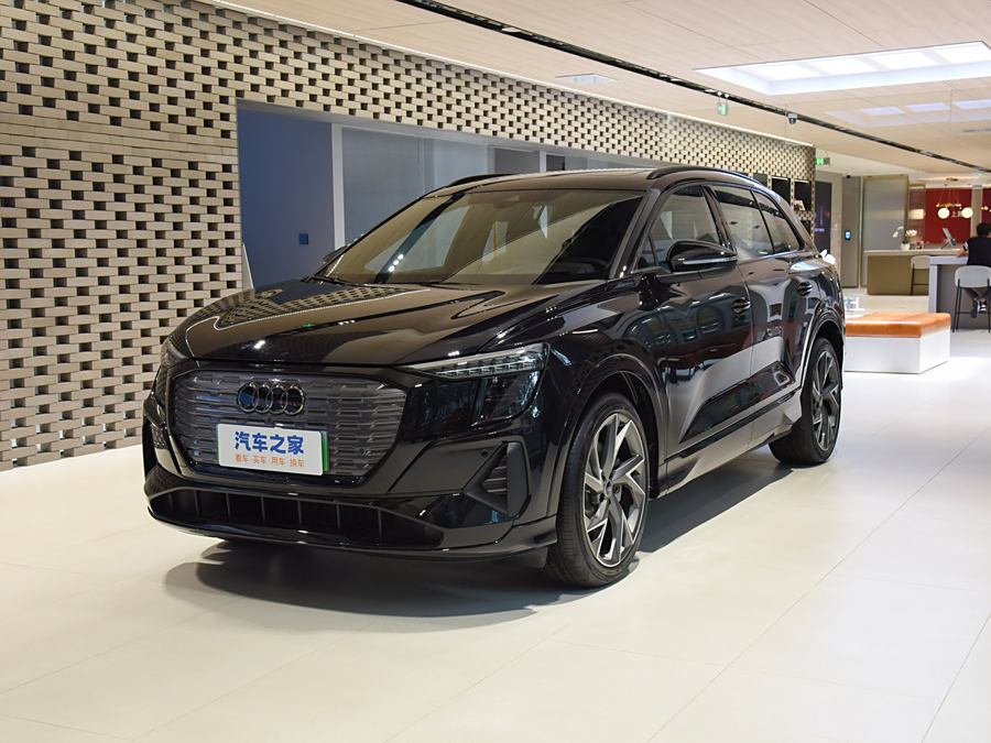 Фото 1 - Audi Q5 e-tron