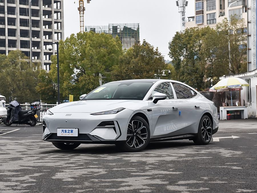 Фото 1 - Geely Galaxy E8