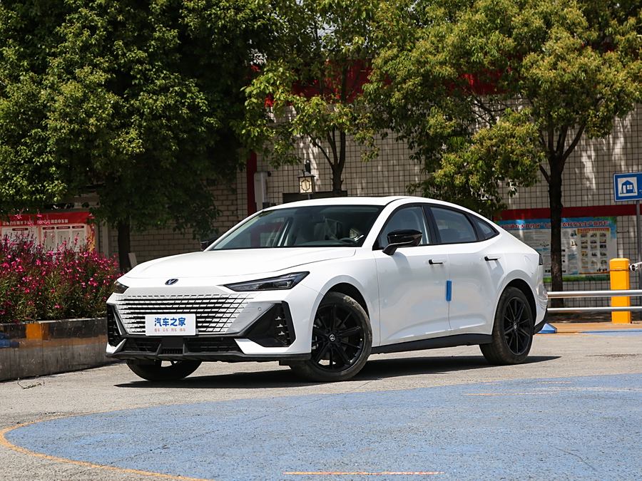 Фото 1 - Changan UNI-V Hybrid