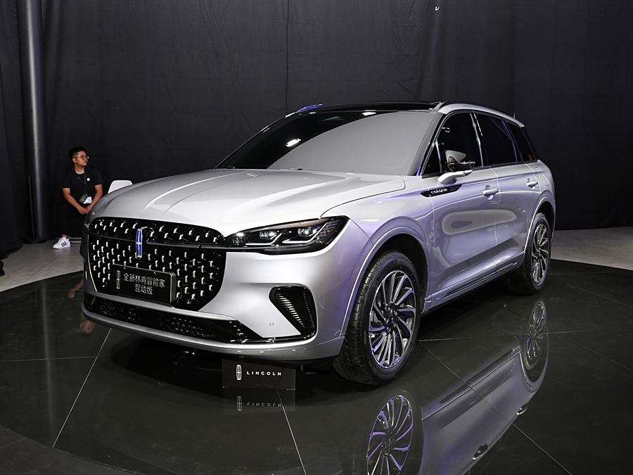 Фото 1 - Lincoln Corsair