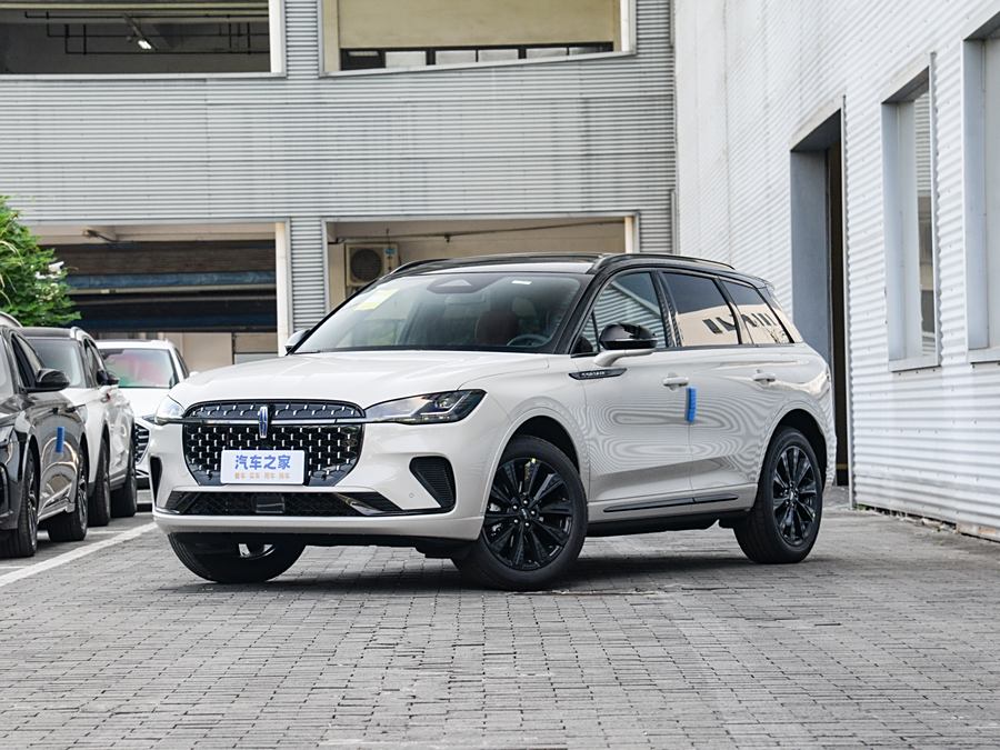 Фото 1 - Lincoln Corsair