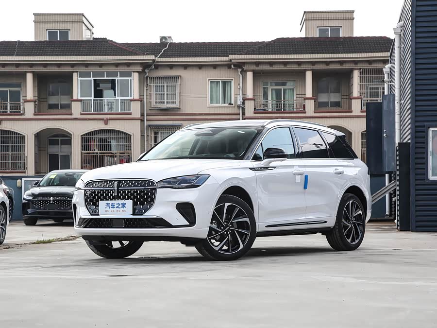 Фото 1 - Lincoln Corsair