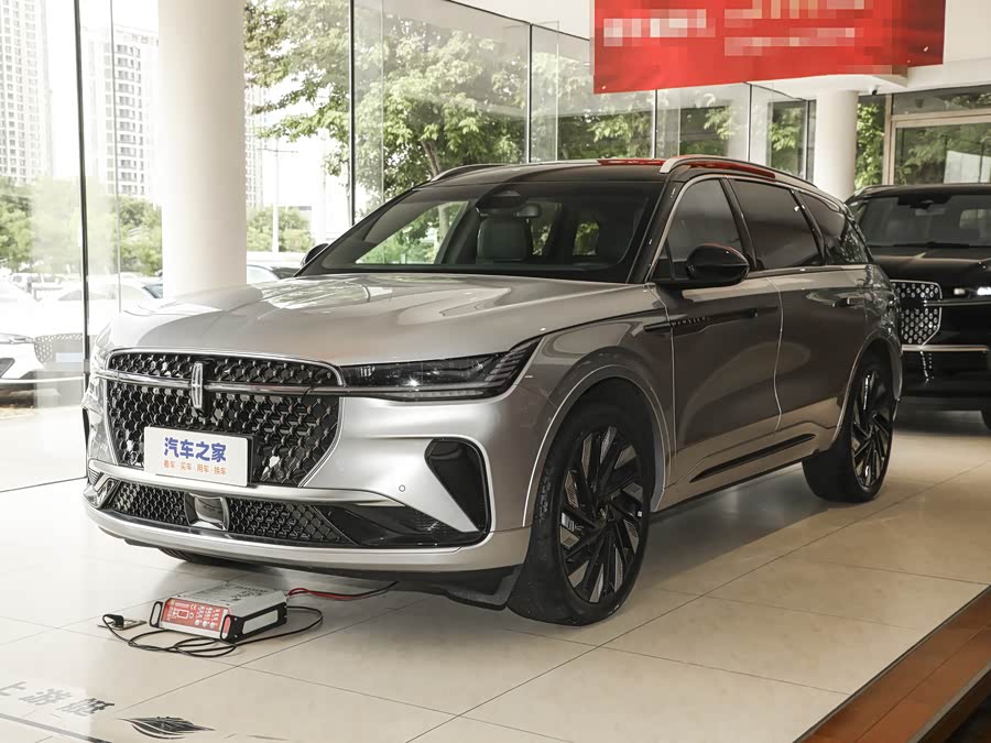 Фото 1 - Lincoln Nautilus