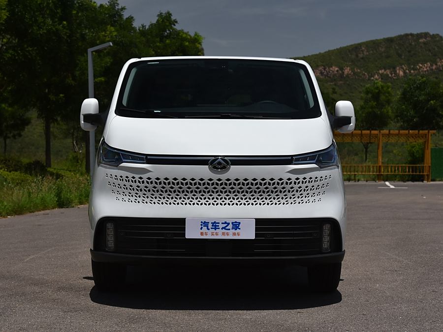 Фото 1 - Maxus V70