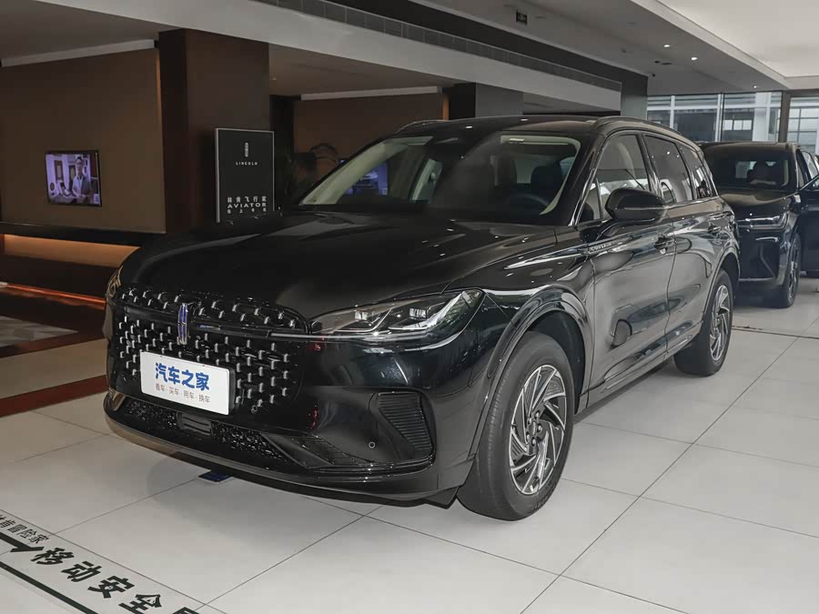 Фото 1 - Lincoln Corsair