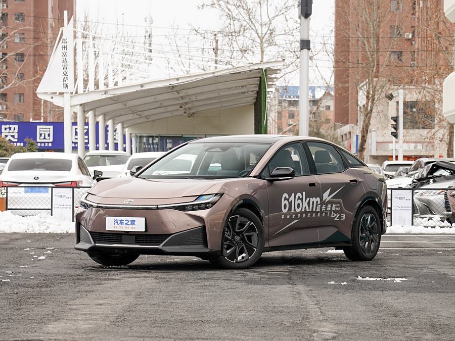 Фото 1 - Toyota bZ3