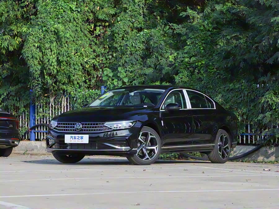 Фото 1 - Volkswagen Magotan