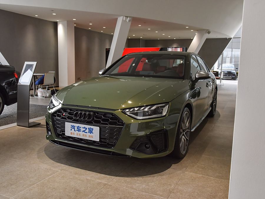 Фото 1 - Audi S4