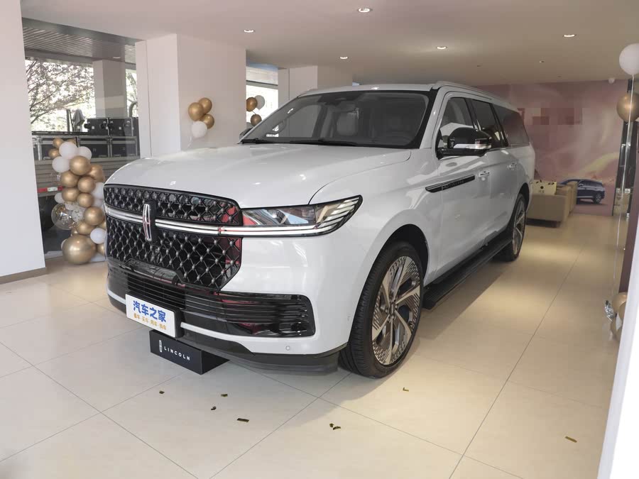 Фото 1 - Lincoln Navigator