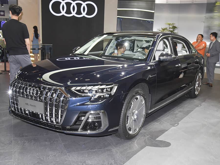 Фото 1 - Audi A8