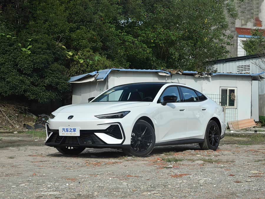 Фото 1 - Changan UNI-V