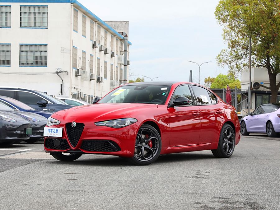 Фото 1 - Alfa Romeo Giulia