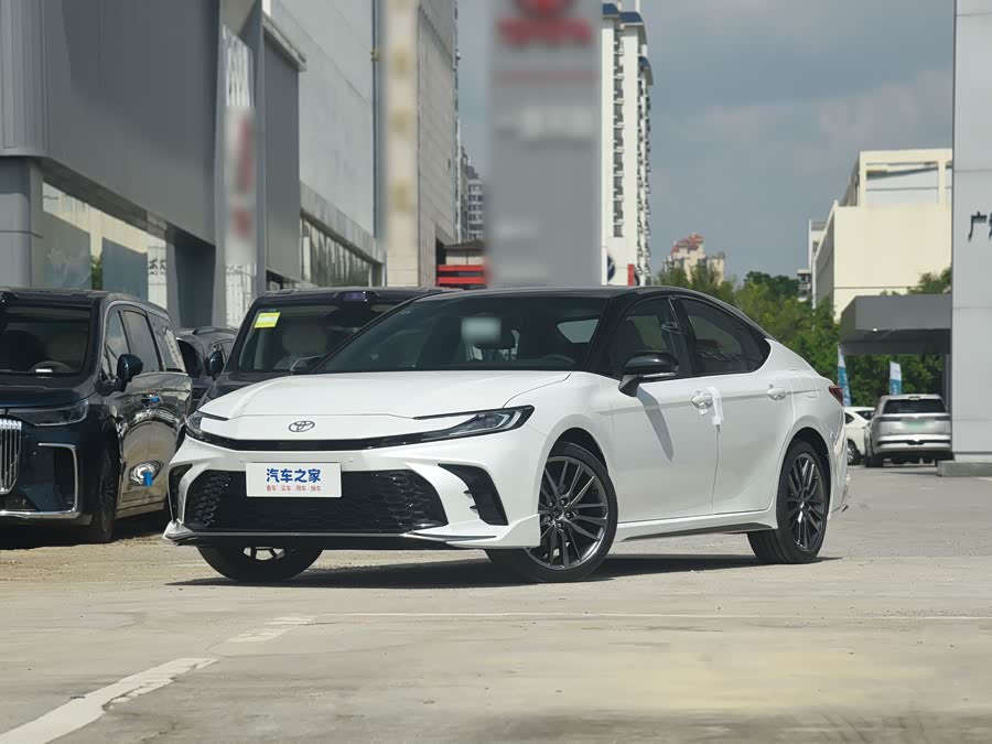 Фото 1 - Toyota Camry