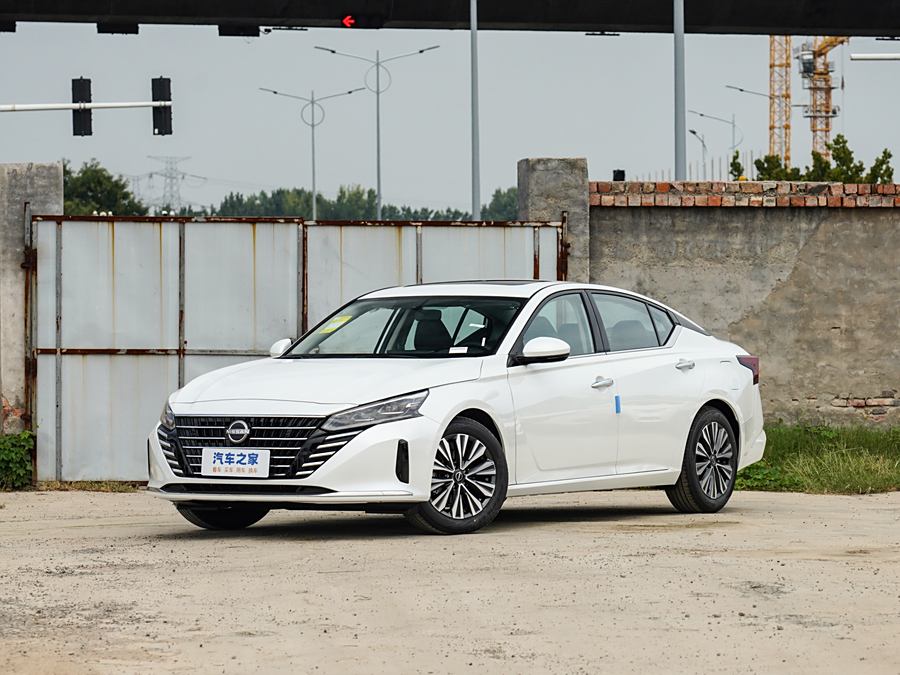 Фото 1 - Nissan Teana