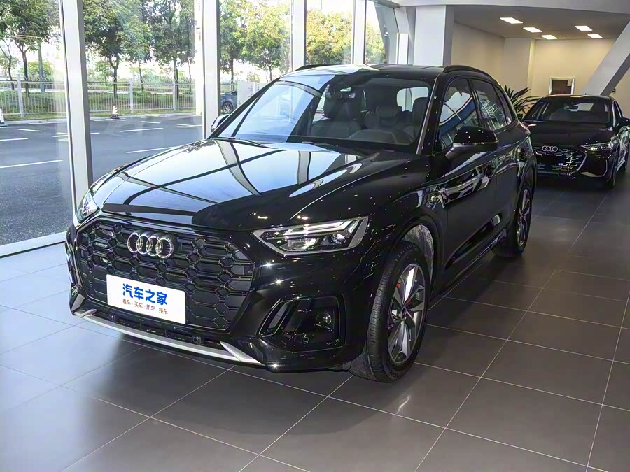 Фото 1 - Audi Q5L