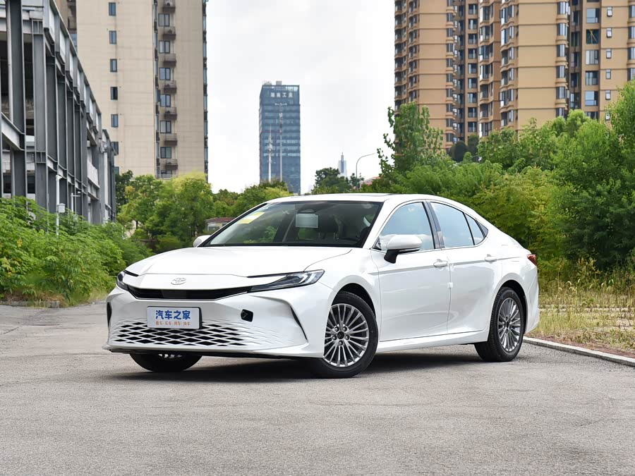 Фото 1 - Toyota Camry