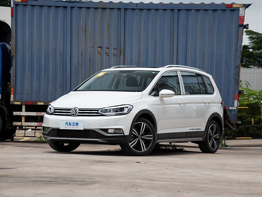 Фото 1 - Volkswagen Touran L