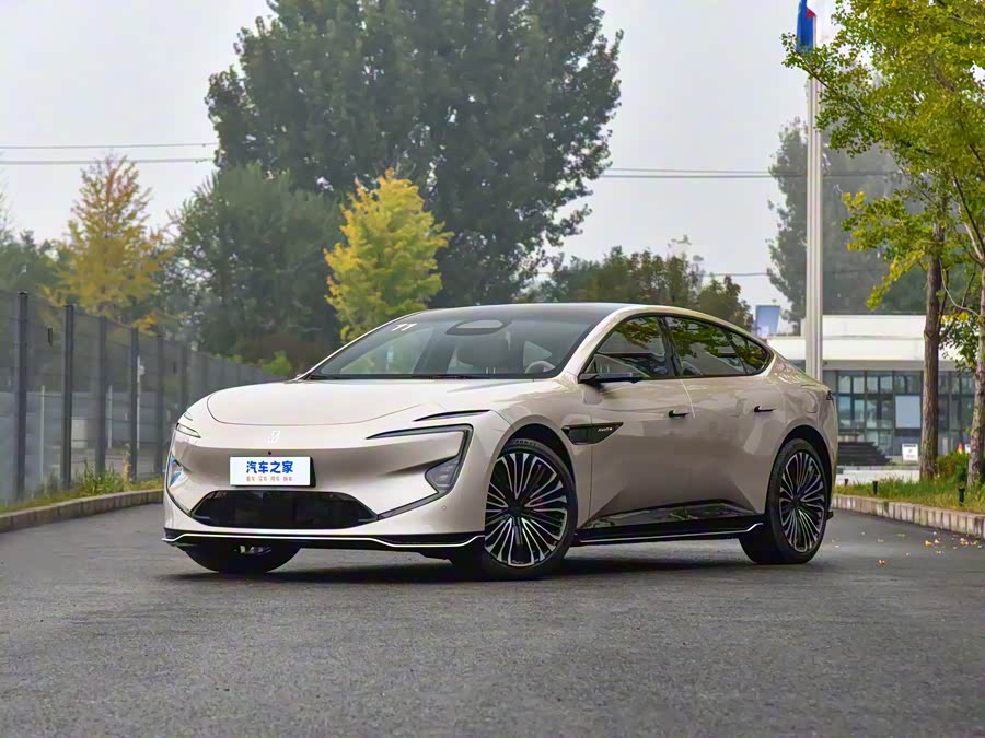 Фото 1 - Avatr 12