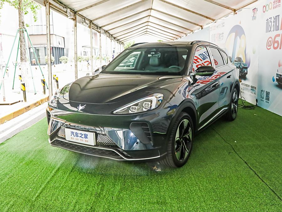 Фото 1 - BAIC Arcfox Alpha T