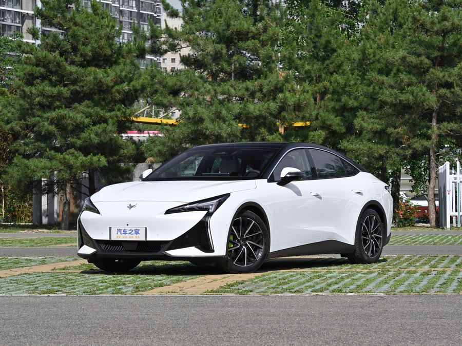 Фото 1 - BAIC Arcfox Alpha S5