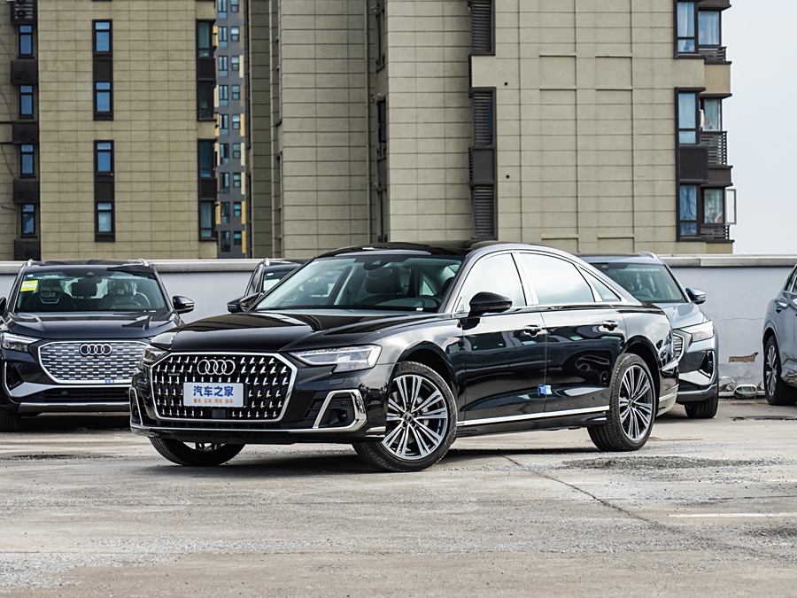 Фото 1 - Audi A8