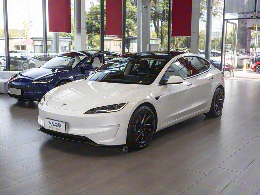 Фото 1 - Tesla Model 3