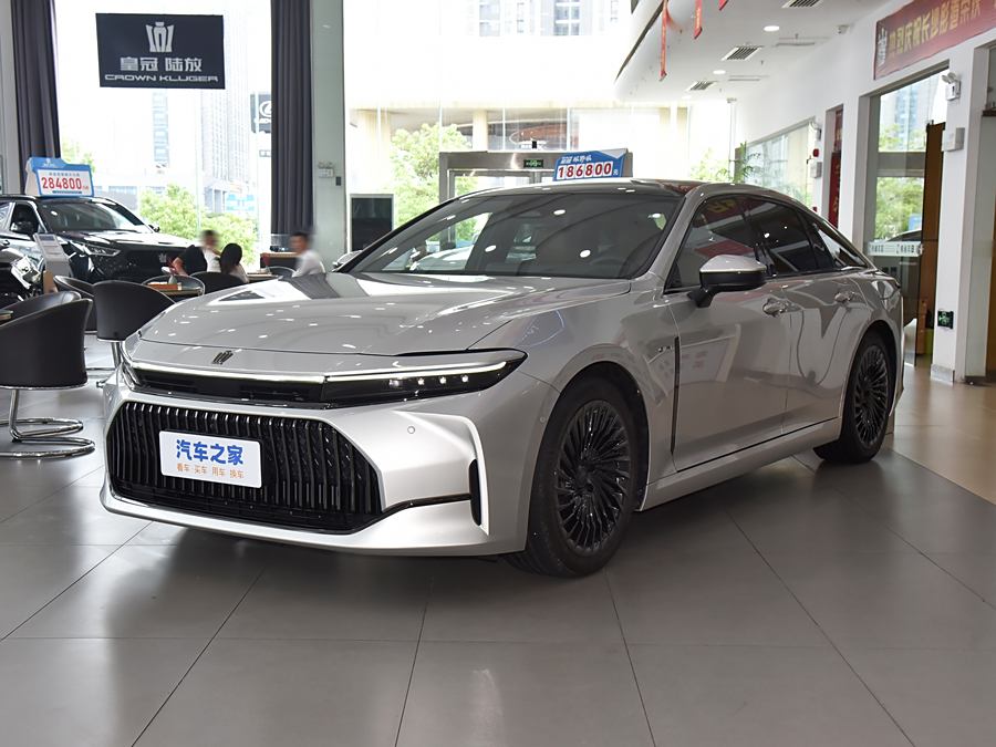 Фото 1 - Toyota Crown Sedan