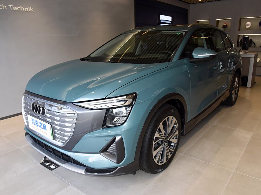 Фото 1 - Audi Q5 e-tron