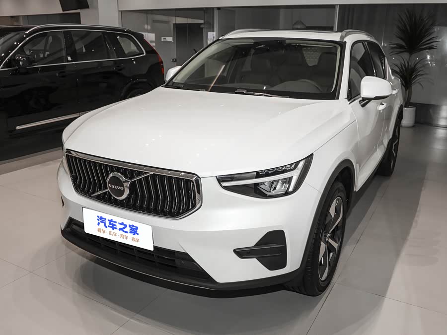 Фото 1 - Volvo XC40