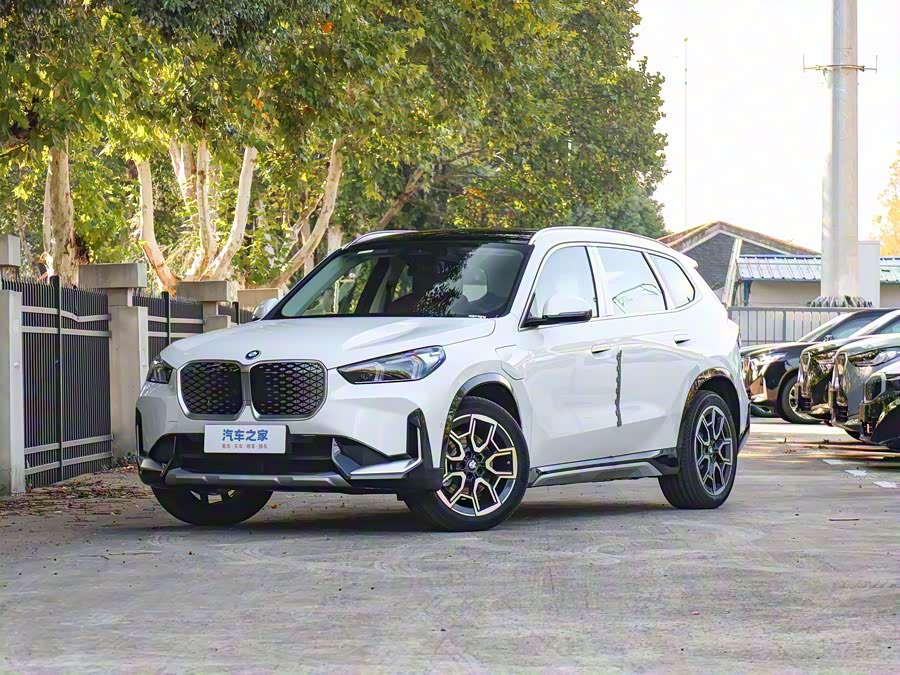 Фото 1 - BMW iX1