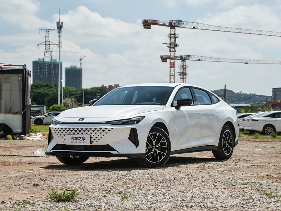 Фото 1 - Changan UNI-V Hybrid