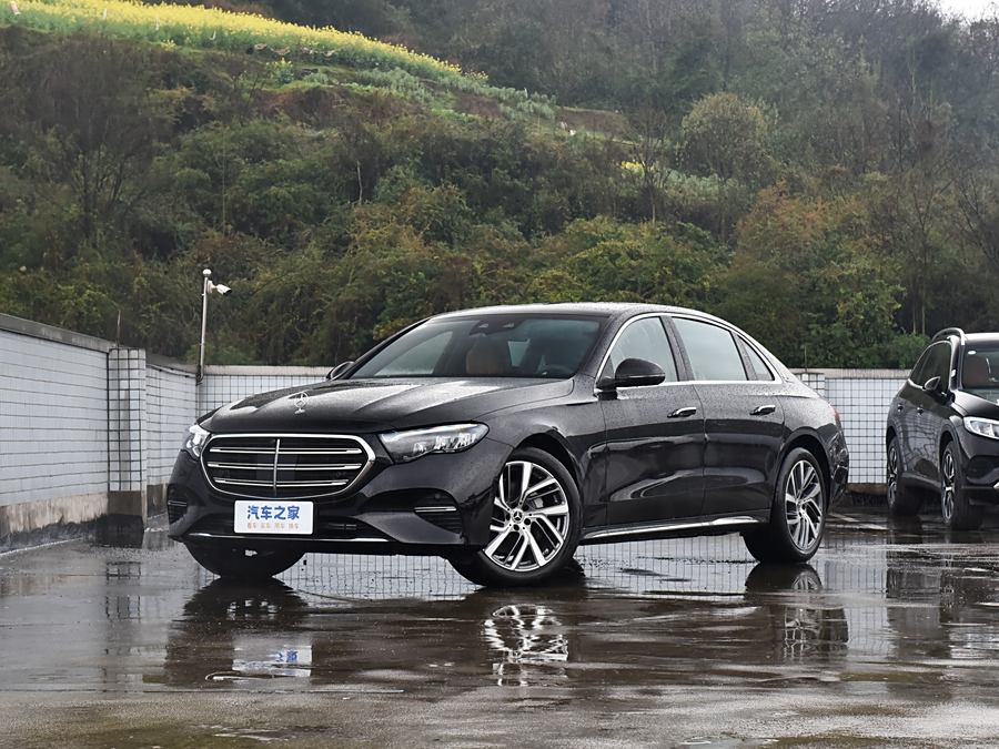 Фото 1 - Mercedes-Benz E-Class