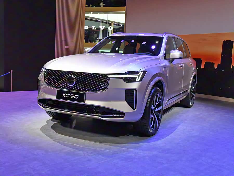 Фото 1 - Volvo XC90 Hybrid