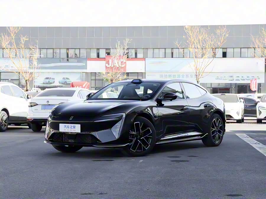 Фото 1 - Avatr 06