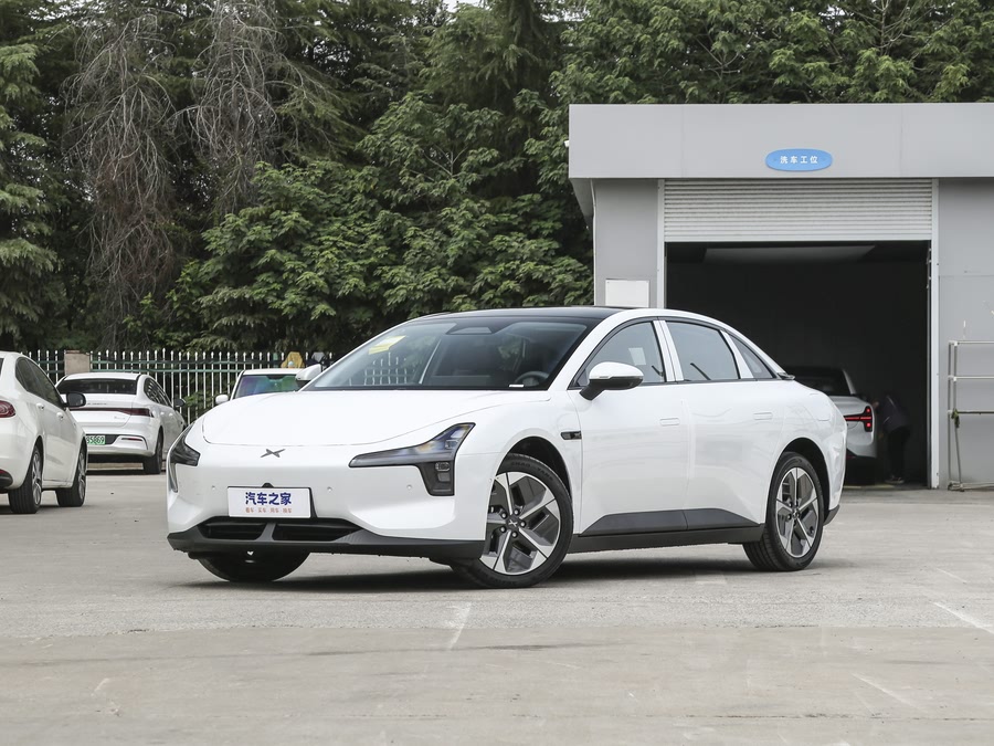 Фото 1 - XPeng Mona M03