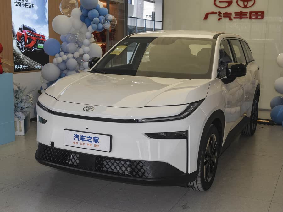 Фото 1 - Toyota bZ3X