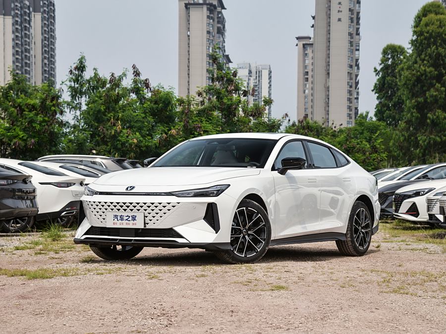 Фото 1 - Changan UNI-V Hybrid