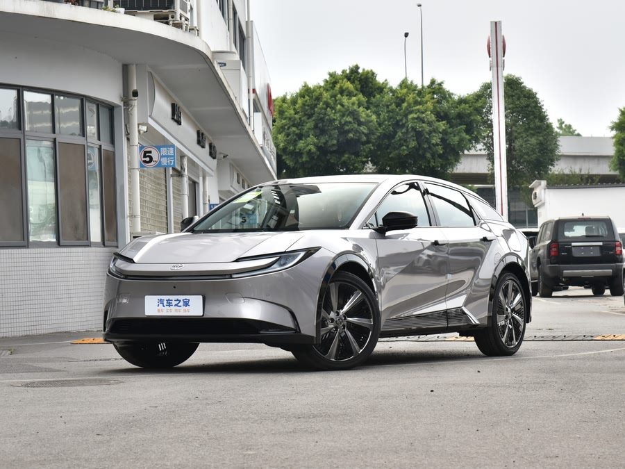 Фото 1 - Toyota bZ5