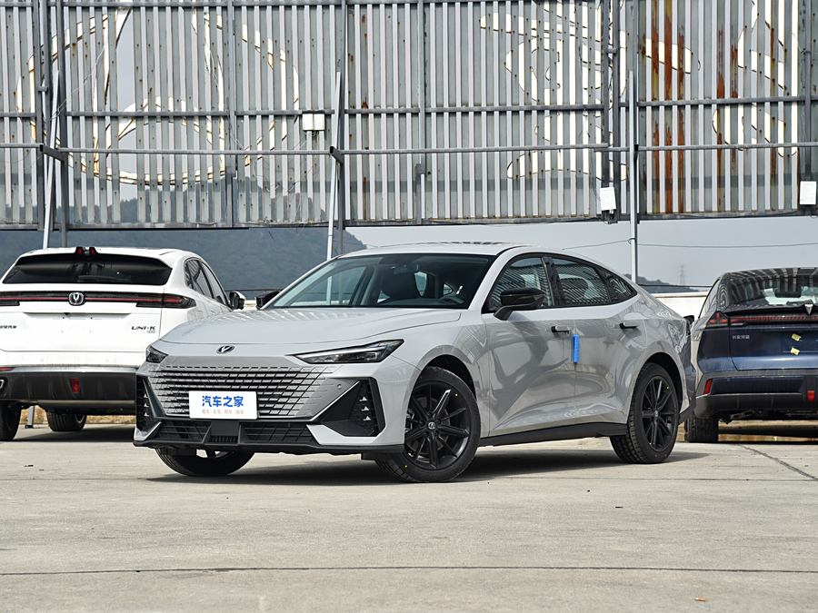 Фото 1 - Changan UNI-V Hybrid