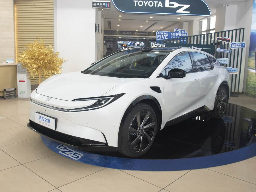 Фото 1 - Toyota bZ5