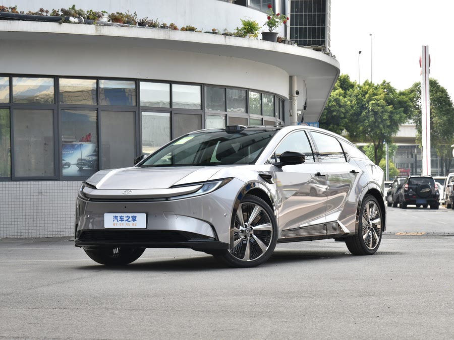 Фото 1 - Toyota bZ5