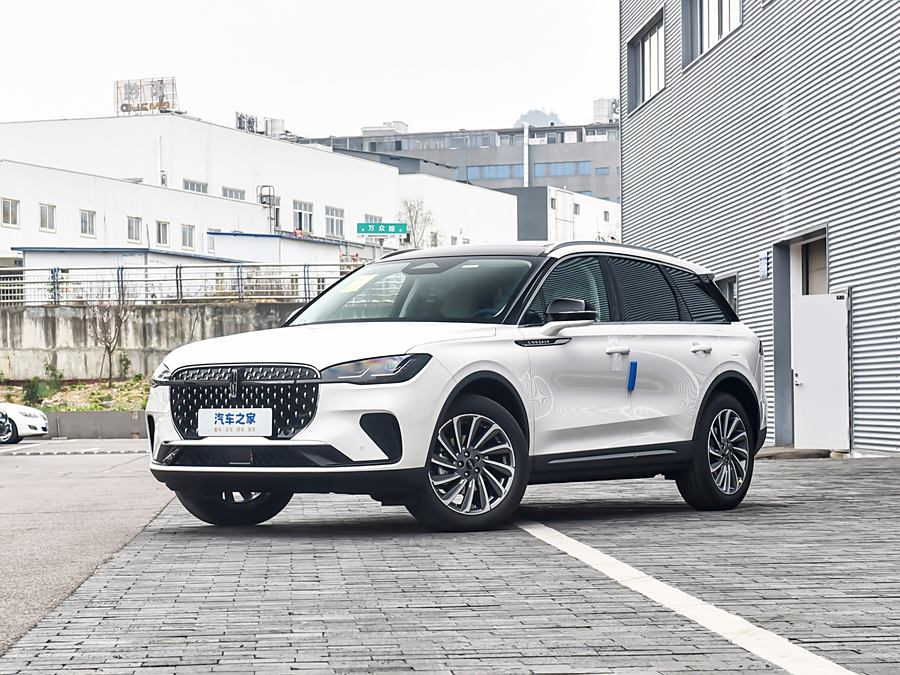 Фото 1 - Lincoln Corsair