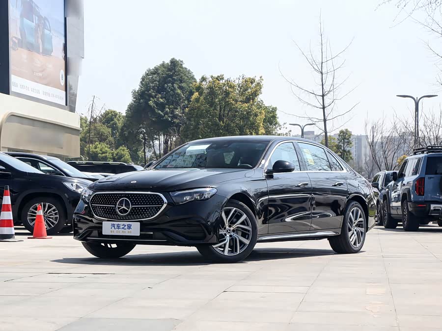 Фото 1 - Mercedes-Benz E-Class