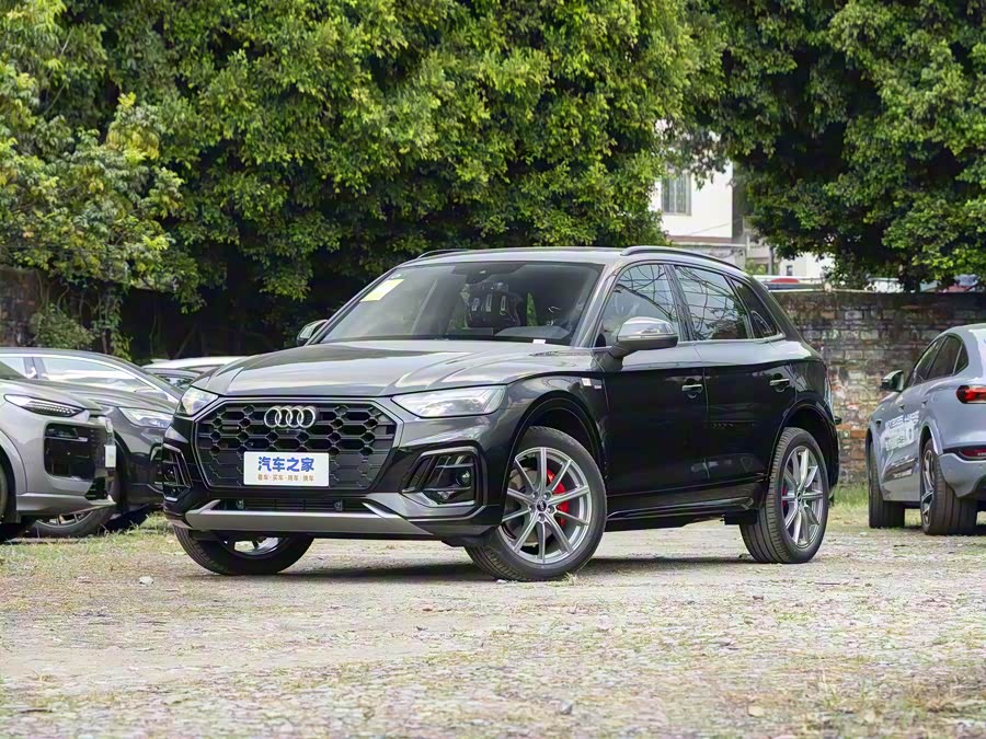 Фото 1 - Audi Q5L