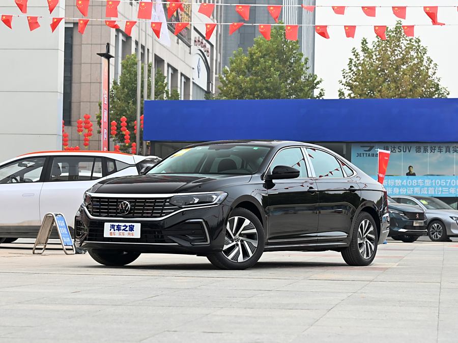 Фото 1 - Volkswagen Passat Hybrid